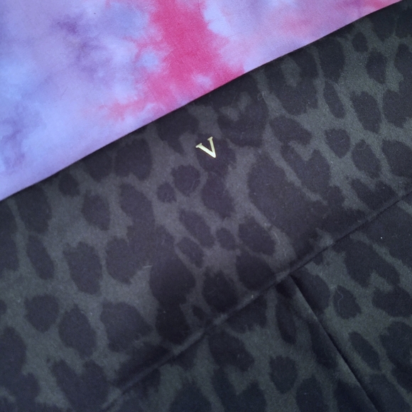 Victoria's Secret Black Leopard Print Fold Over Crop Leggings: 6 - Picture 5 of 7